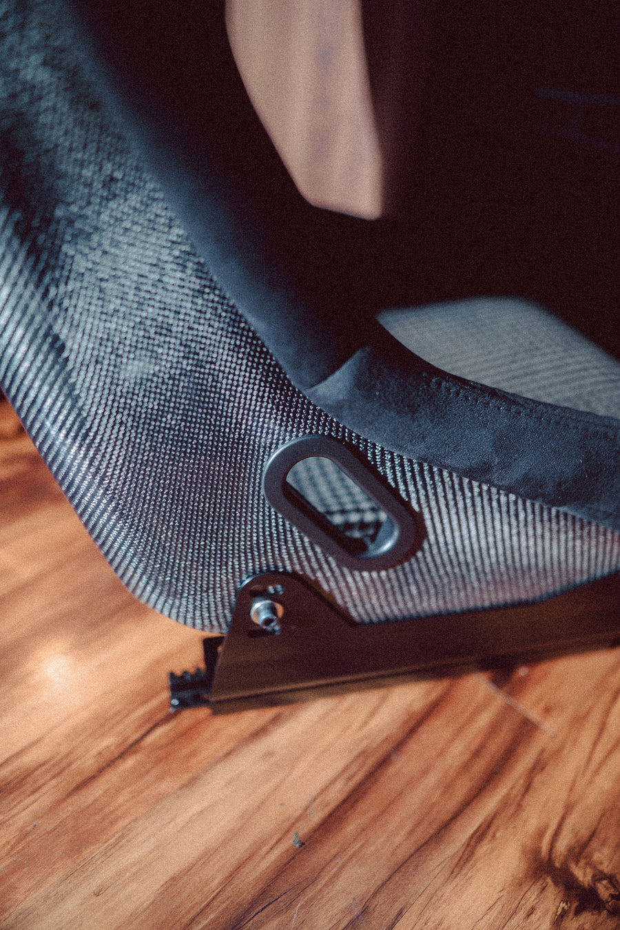 Sakura Suede Carbon Fibre Bucket Seat + Runners & Sidemounts