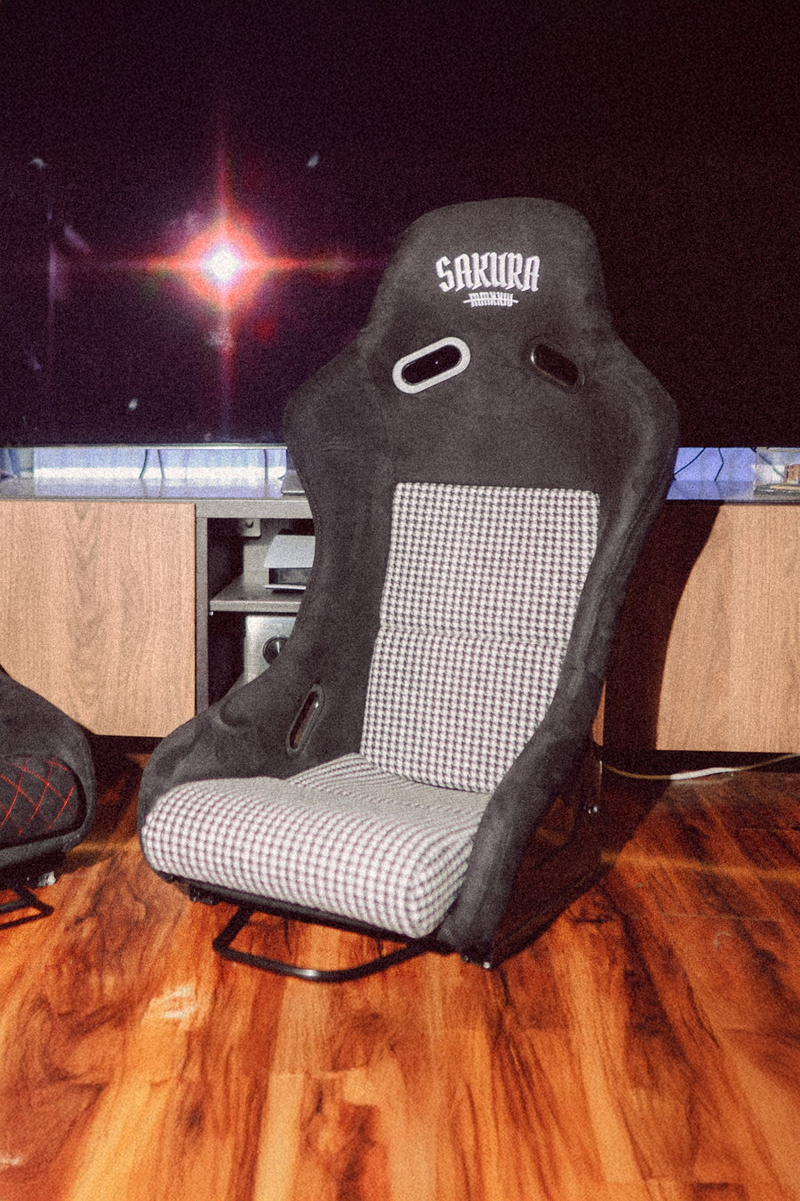 Sakura Pepita Carbon Fibre Bucket Seat + Runners & Sidemounts